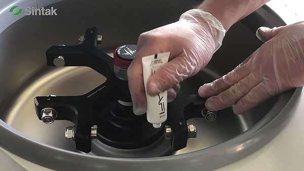 La manutenzione della centrifuga assicura prestazioni e lunga durata.